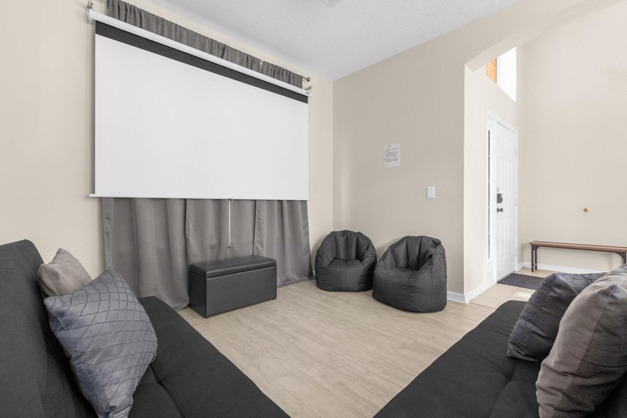 Large Spacious Home W Private Pool & Hot Tub Davenport Eksteriør bilde