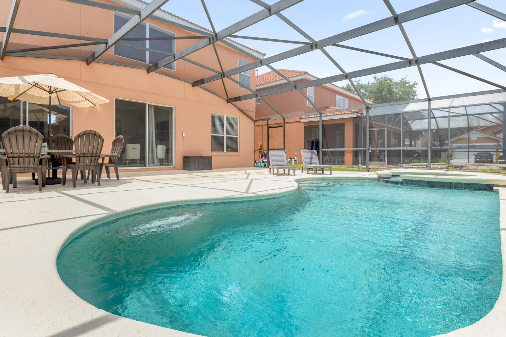 Large Spacious Home W Private Pool & Hot Tub Davenport Eksteriør bilde